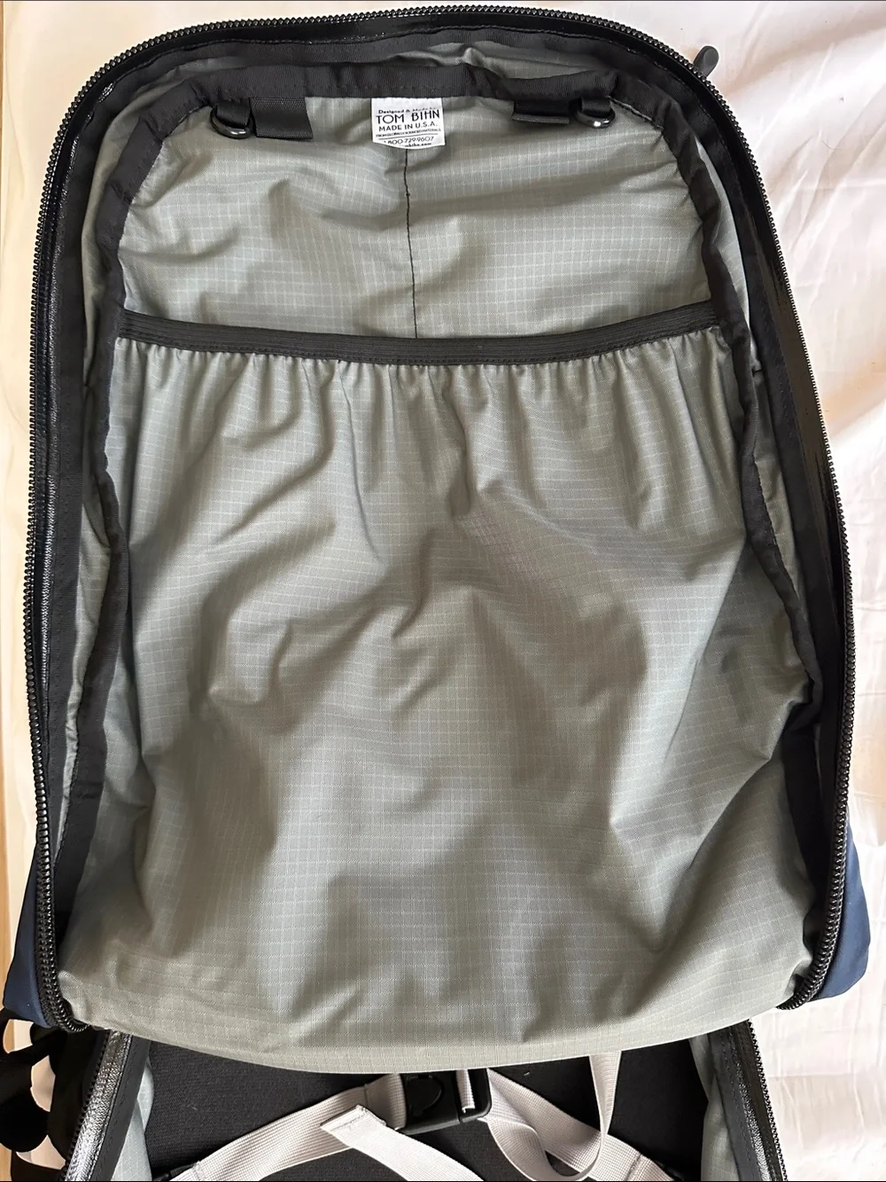 Tom Bihn Synik 30 in Navy + 2 TB packing cubes &  3D Clear Organizer in NW Sky